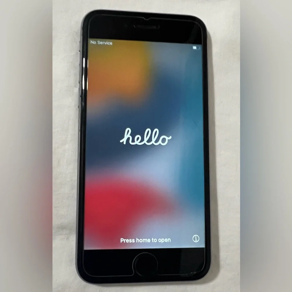 Apple iPhone 6s in Space Grey with 64GB of storage - Picture 1 of 5